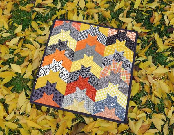 "Barn Bats” is a Free Mini Halloween Quilt Pattern designed by & from Elizabeth Hartman!